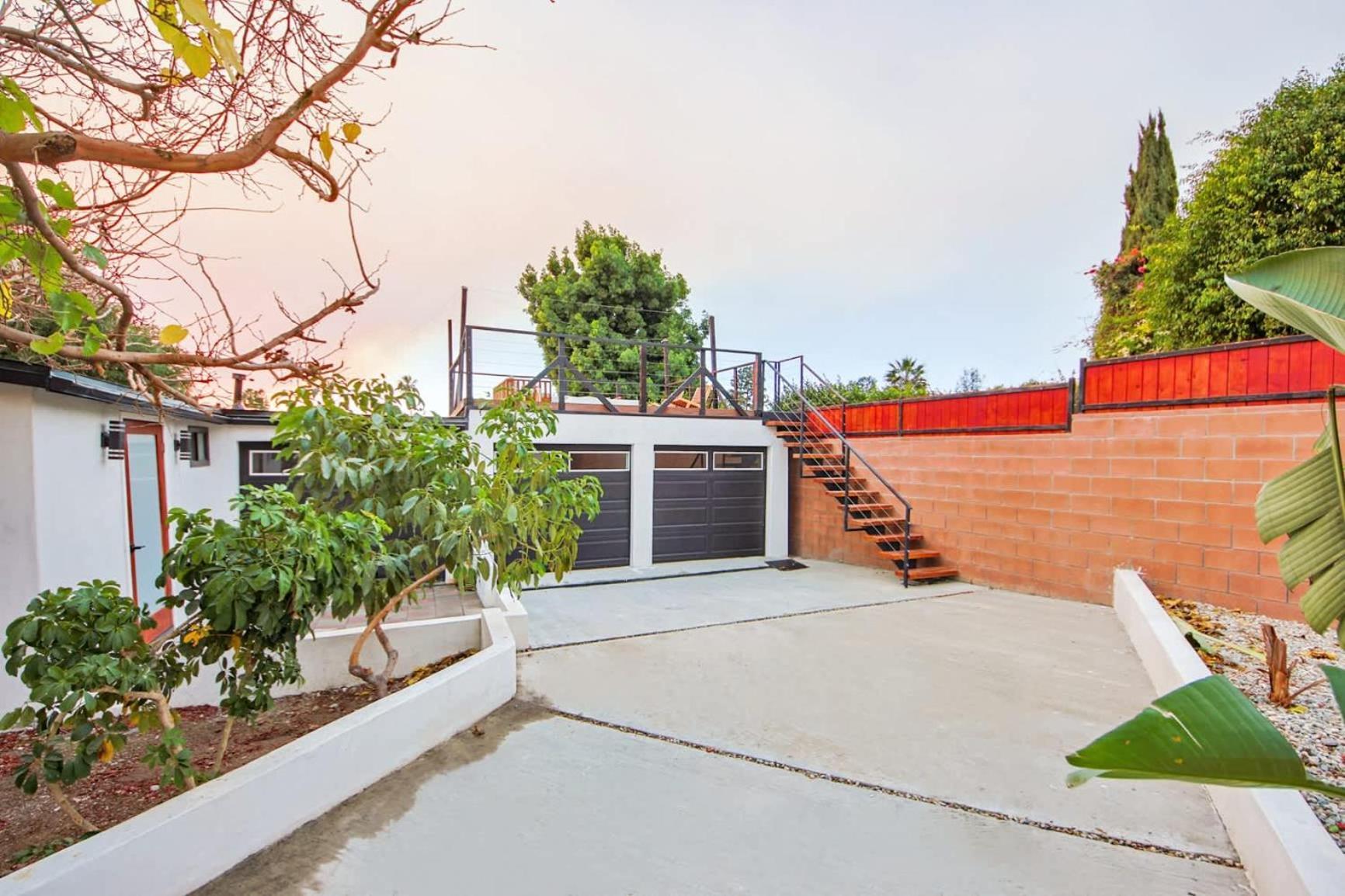 Stylish Duplex W Rooftop Garden