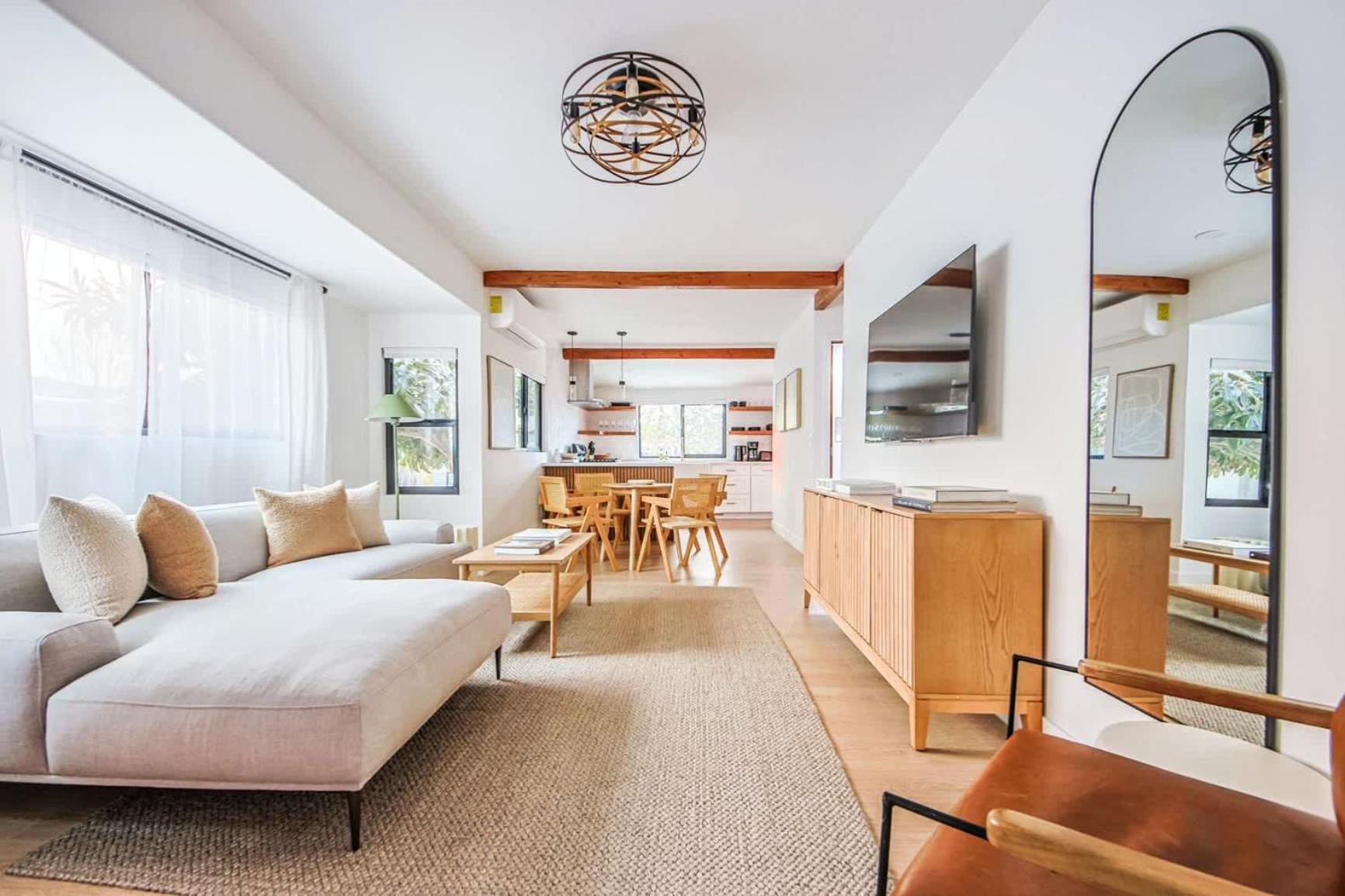 Stylish Duplex W Rooftop Garden Los Angeles
